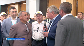 Рустам Минниханов посетил стенд ГК «Август» на выставке «АГРОВОЛГА-2025»