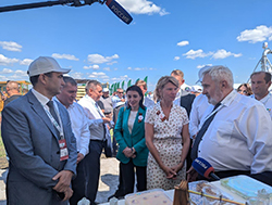 Минсельхоз России и компания «Август» обсудили инновации в сфере средств защиты растений