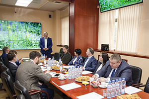 Выступает В. И. Алгинин 